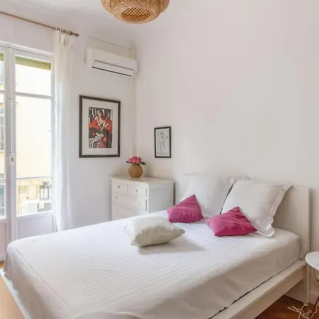 Beautiful Flat With Balcony In The Heart Of - Welkeys