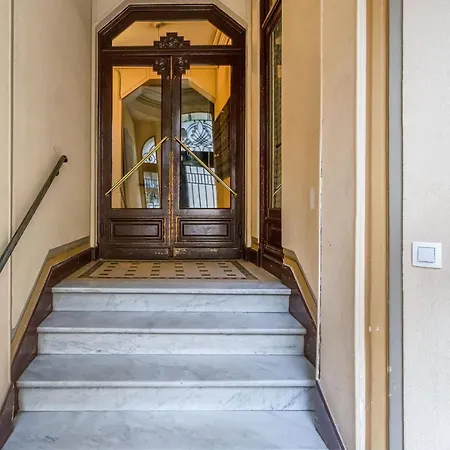 Beautiful Flat With Balcony In The Heart Of - Welkeys Apartment *