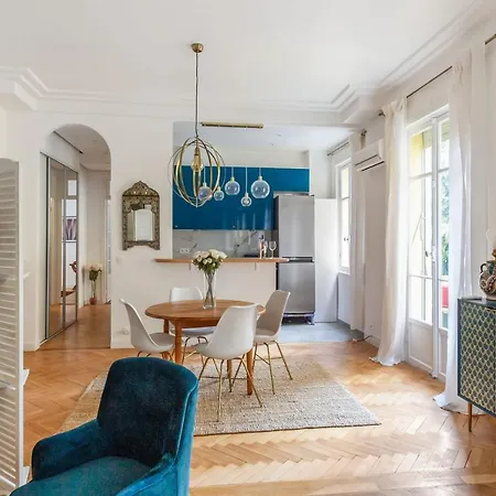 Apartment Beautiful Flat With Balcony In The Heart Of - Welkeys